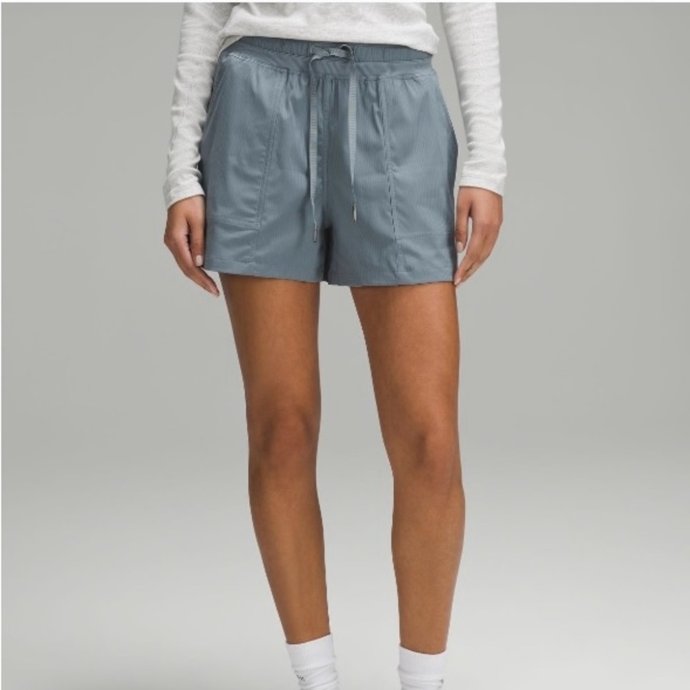 Lululemon Dance Studio HR Shorts 3.5 Inch Size 4 NEW Belgian blue